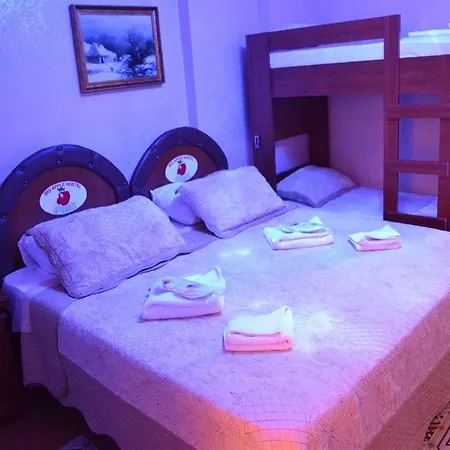 Big Apple Hostal *