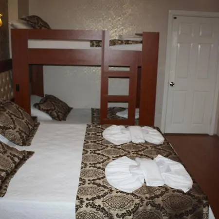 Big Apple Hostal *
