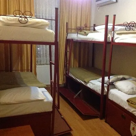 Big Apple Hostal *