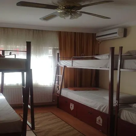 Big Apple Hostal *